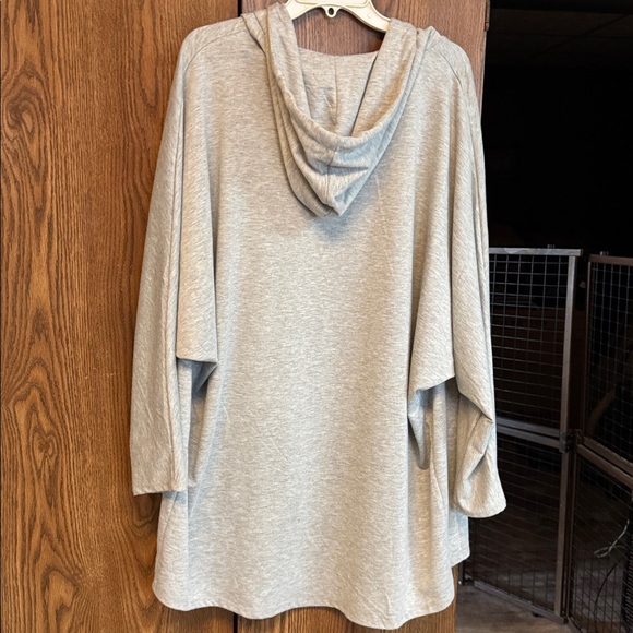 Cyrus Light Gray Knit Top - Picture 7 of 8